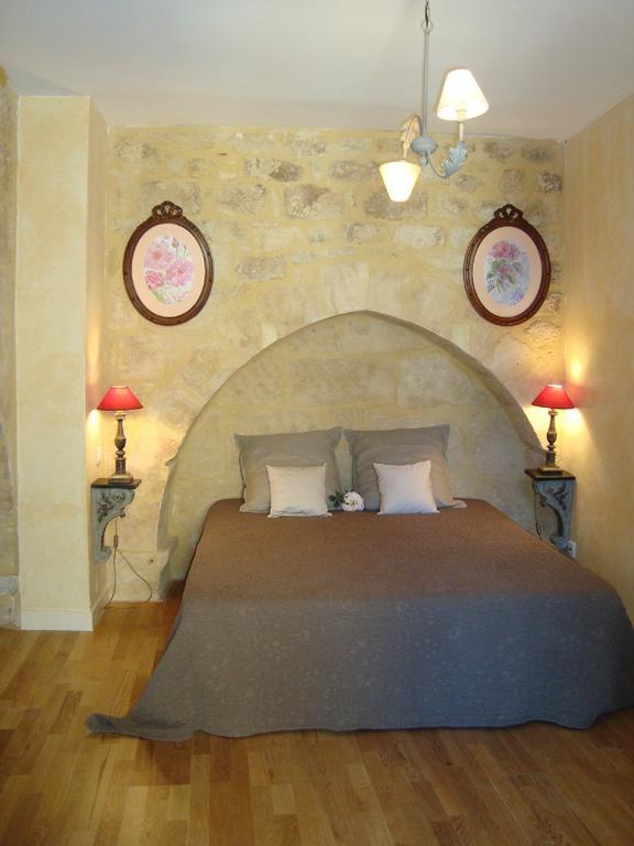 In Luxury Rentals, Medieval Center - Maison Fenelon Apartment