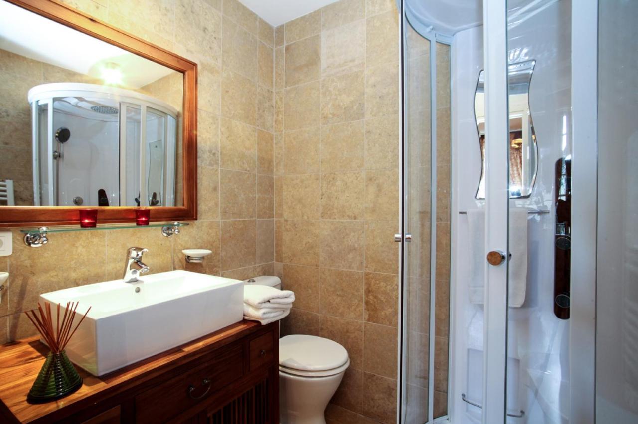 Apartment In Luxury Rentals, Medieval Center - Maison Fenelon *